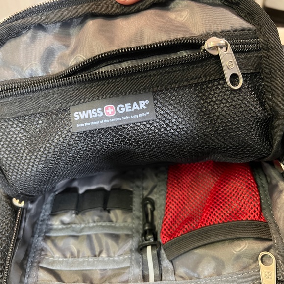 VGUC Swiss Gear mini bag - Picture 4 of 9